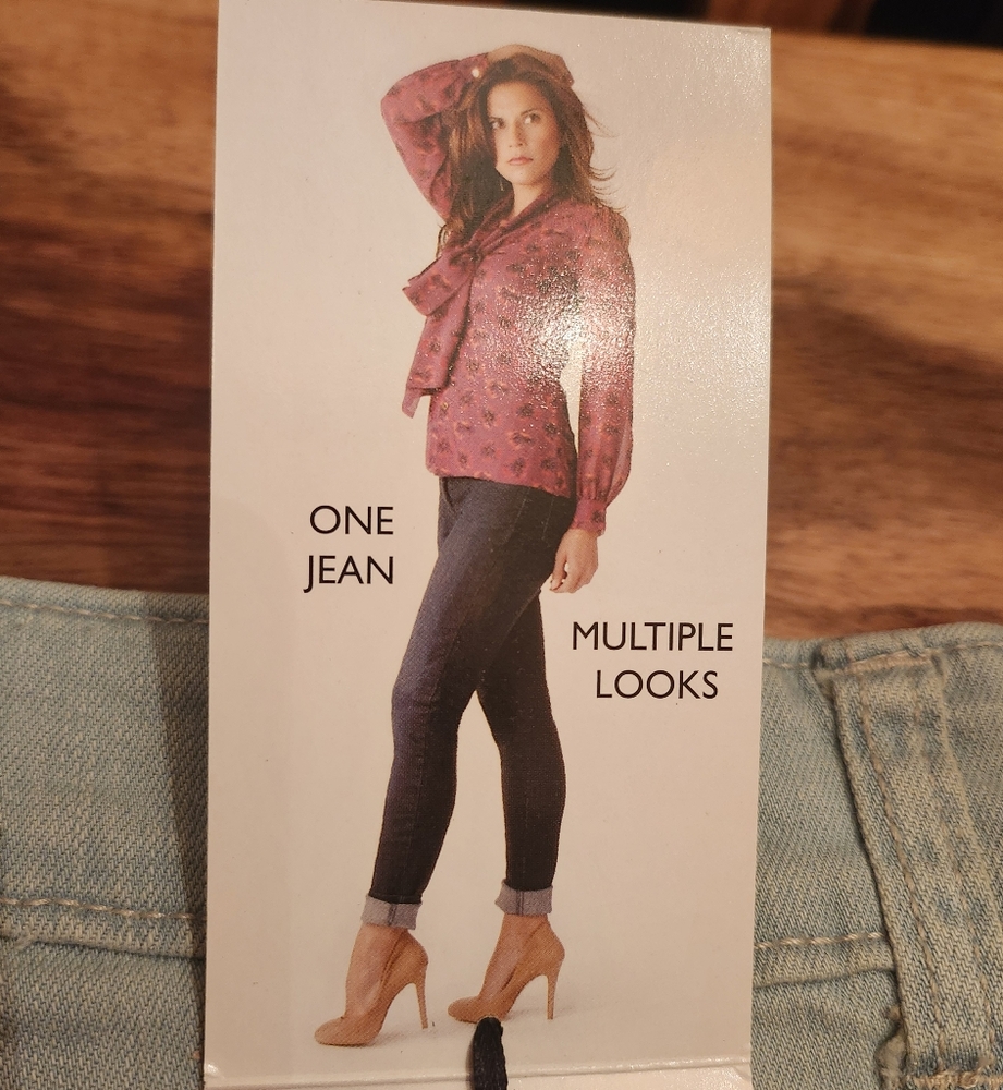 Lee Classic Fit Light Blue Jeans - Picture 8 of 15